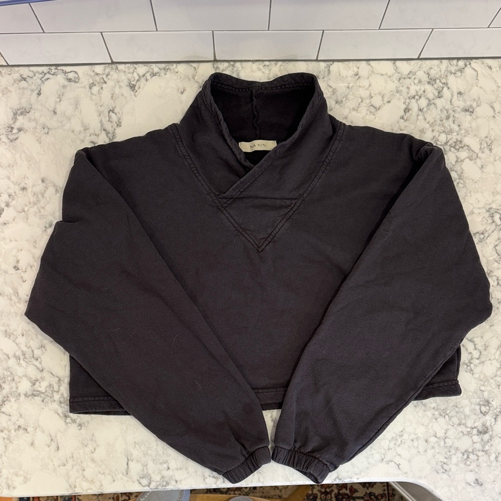 Na Nin Cropped Women’s Sweatshirt